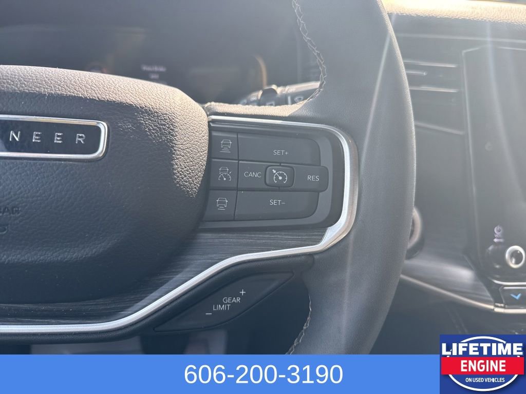 Used 2024 Jeep Wagoneer Series II w/ Flexible Seating Group image 16