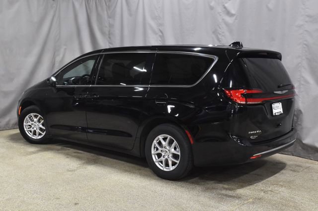 Certified 2025 Chrysler Pacifica Select image 7