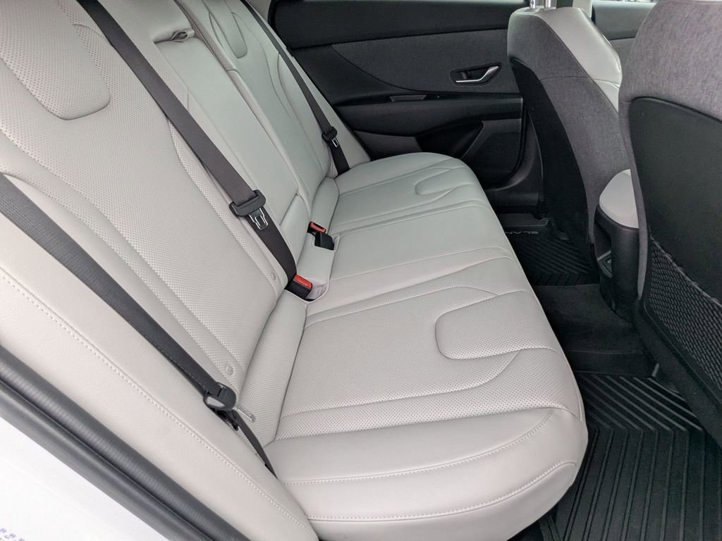 Certified 2025 Hyundai Elantra Limited image 19