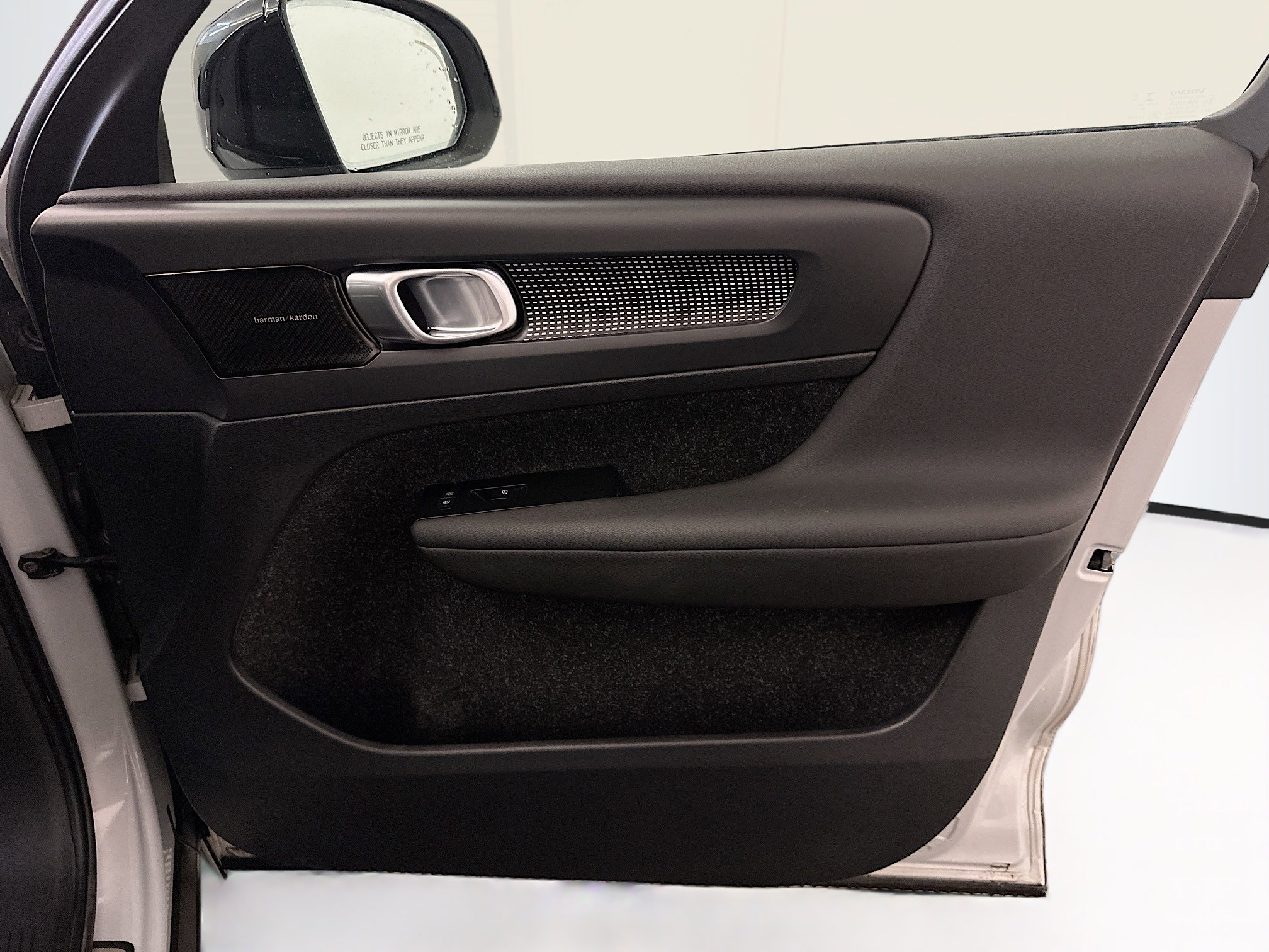 Used 2021 Volvo XC40 P8 Recharge image 35