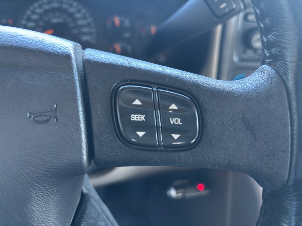 Used 2006 Chevrolet Silverado 2500 LT w/ Heavy-Duty Power Package image 17