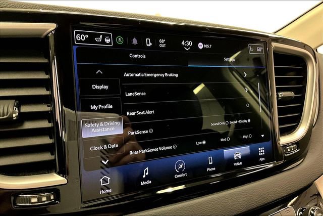 Used 2024 Chrysler Pacifica Touring-L image 38