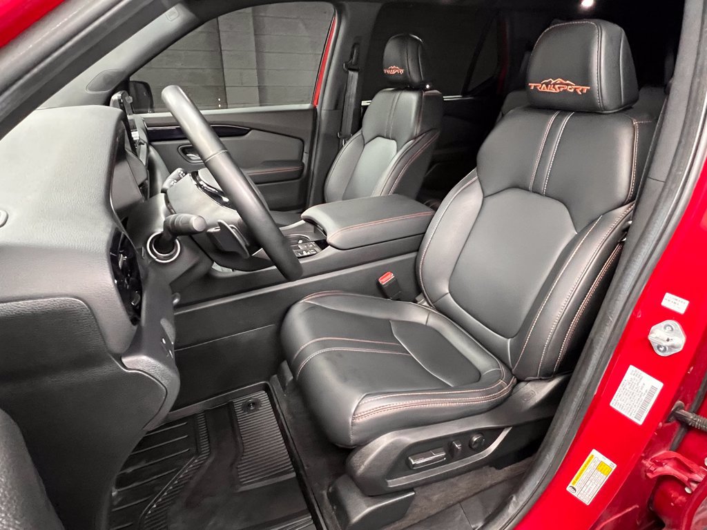 Used 2025 Honda Pilot TrailSport image 4