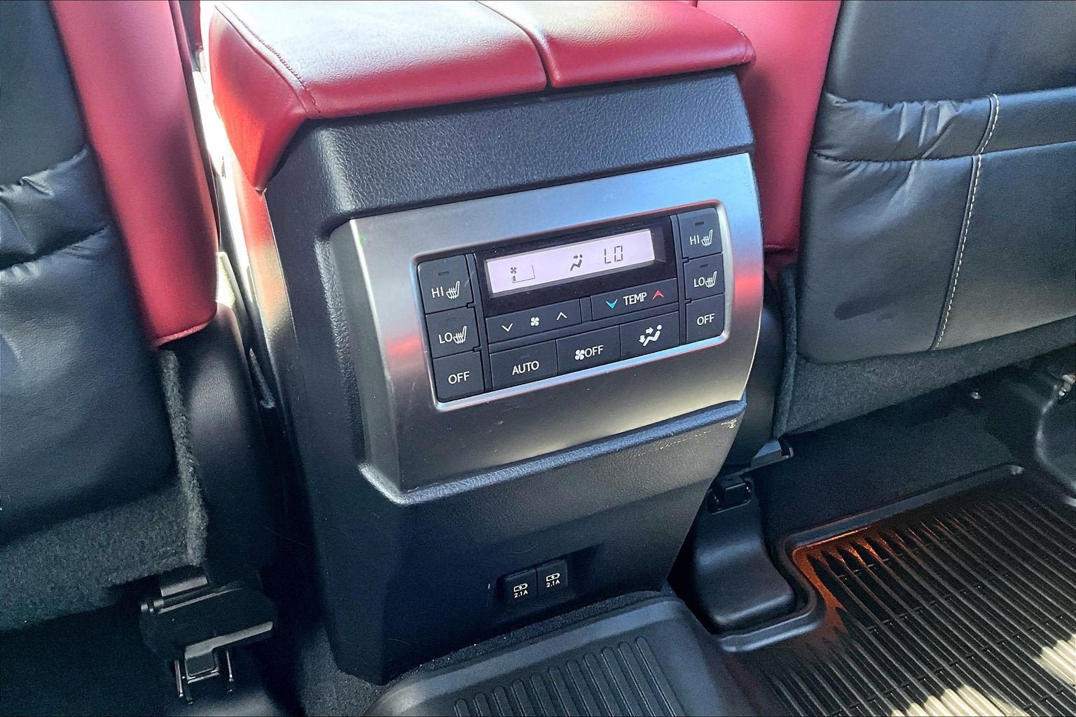 Used 2022 Lexus GX 460 Premium w/ Accessory Package AWD/4WD image 32