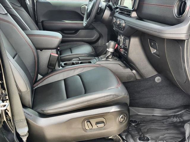 Used 2025 Jeep Gladiator Rubicon w/ Convenience Group AWD/4WD image 22