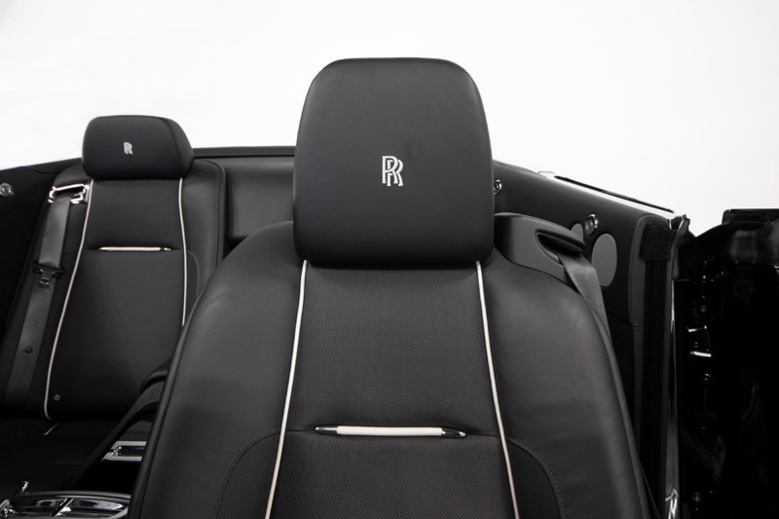 Used 2018 Rolls-Royce Dawn image 4