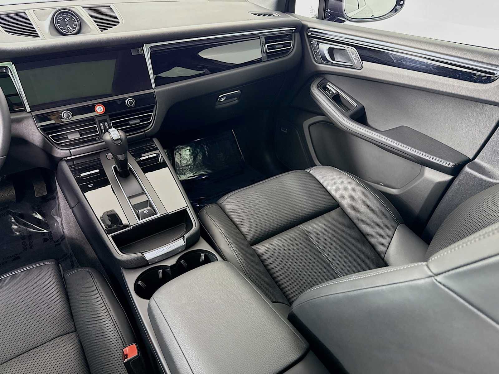 Certified 2026 Porsche Macan AWD/4WD image 25
