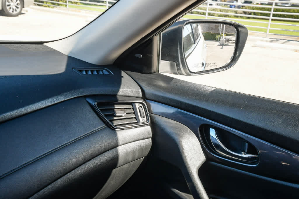 Used 2020 Nissan Rogue SV FWD image 53
