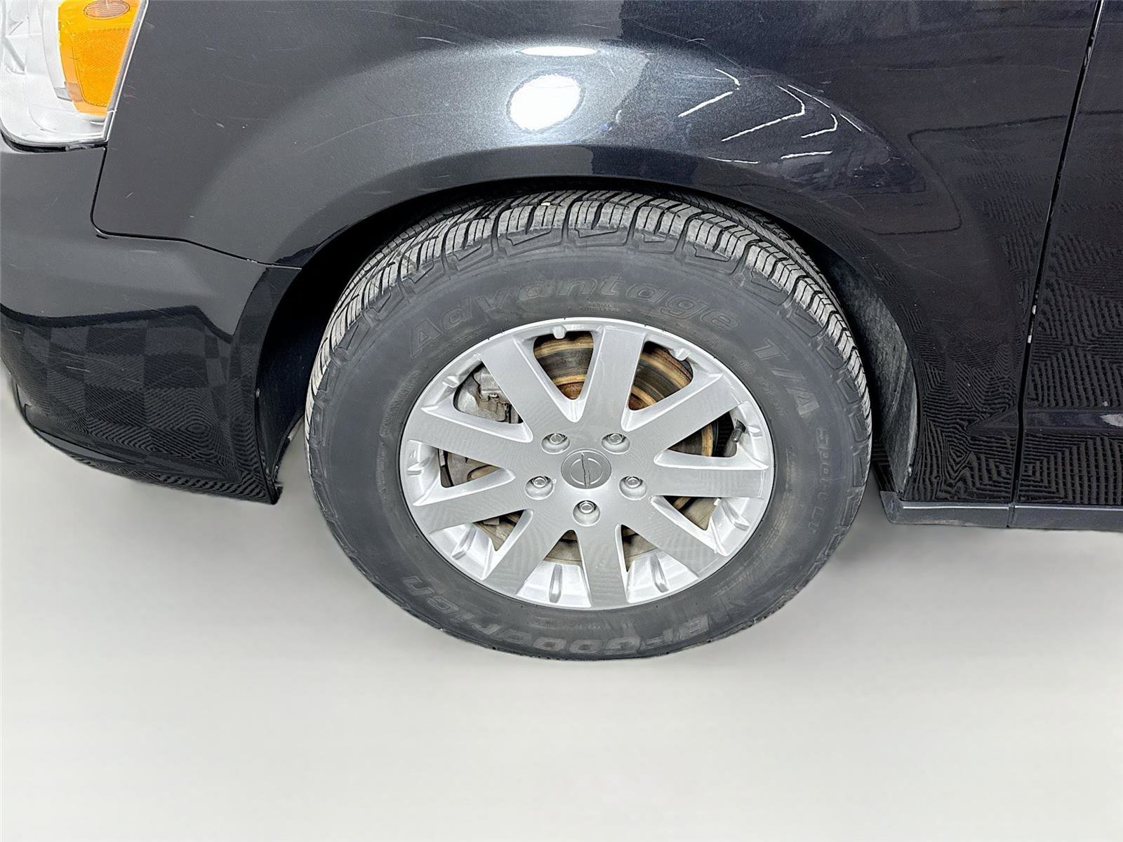 Used 2016 Chrysler Town & Country Touring image 24