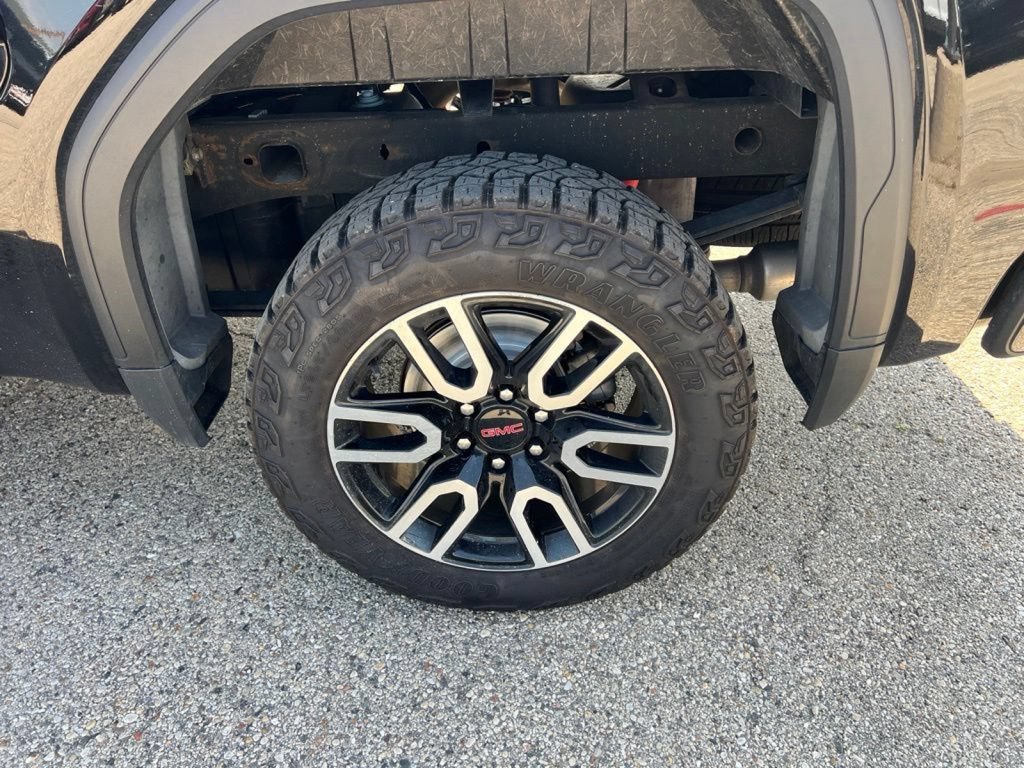Used 2023 GMC Sierra 1500 AT4 w/ AT4 Premium Package AWD/4WD image 13