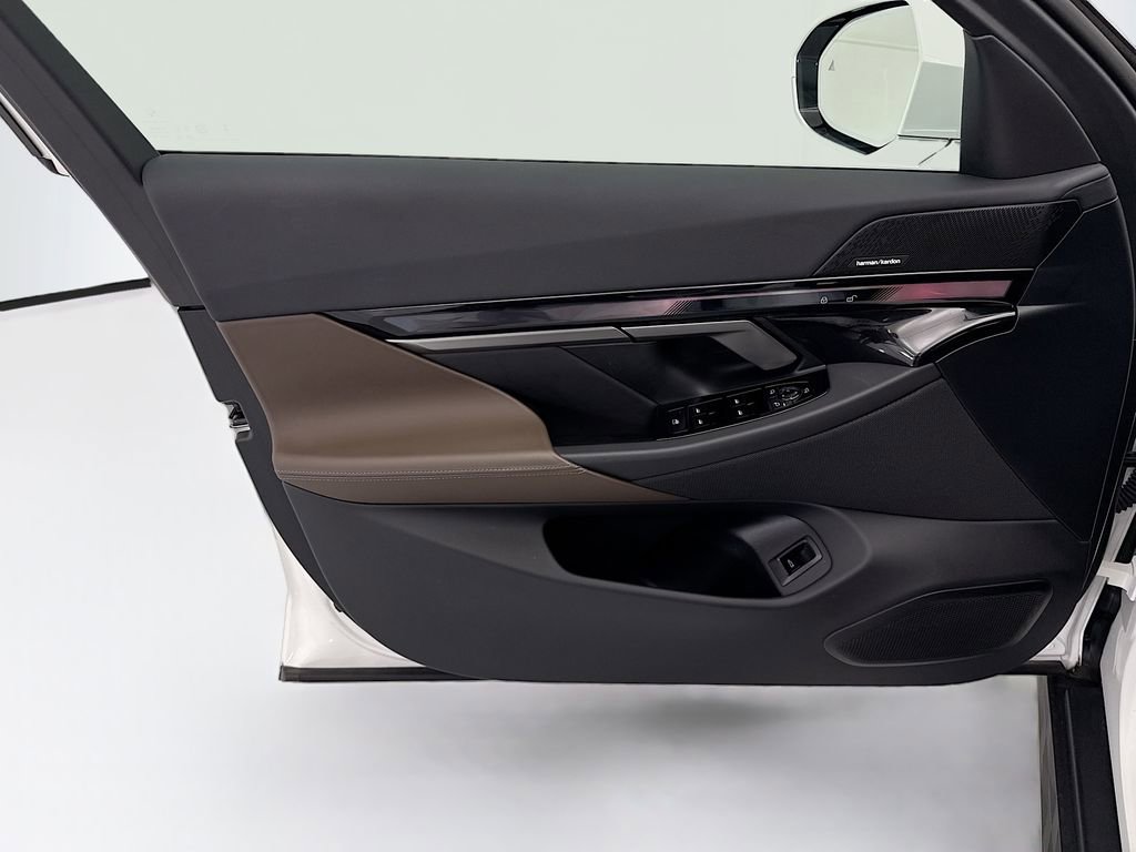 Certified 2026 BMW i5 eDrive40 w/ Premium Package RWD image 23