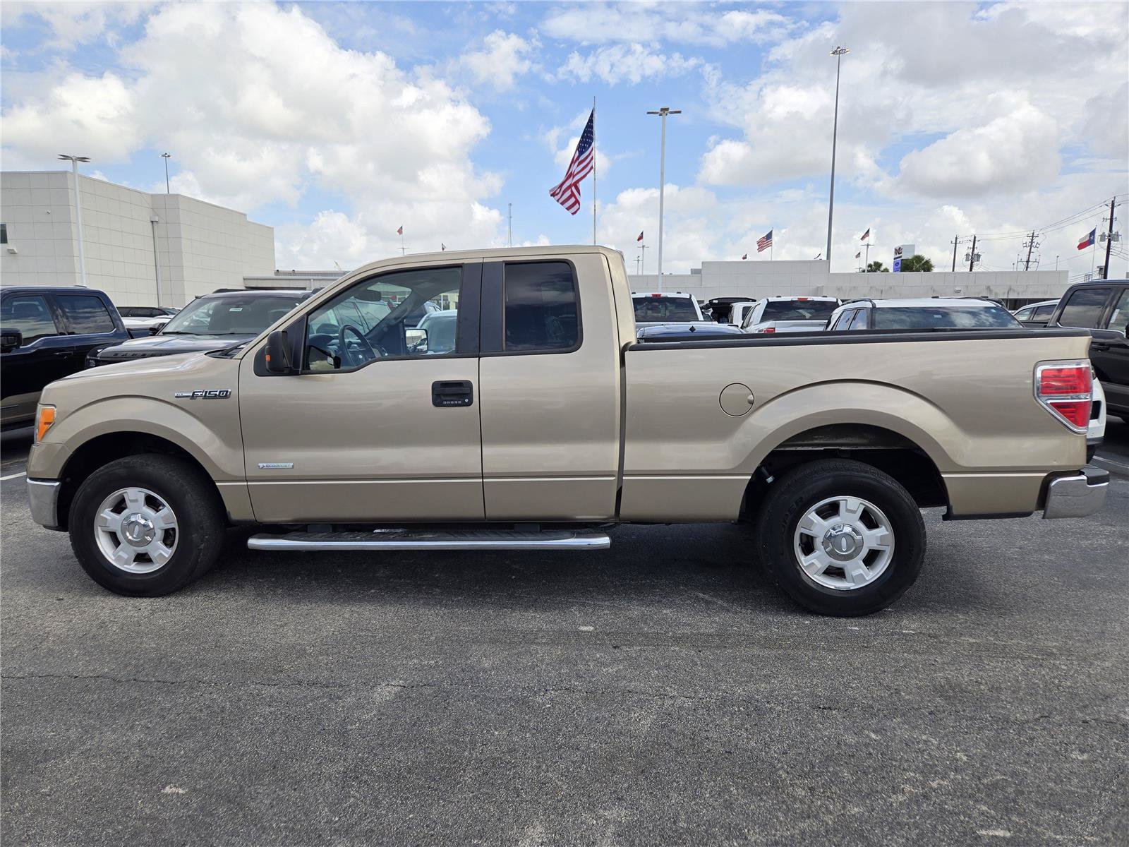 Used 2013 Ford F150 XLT w/ Mid Equipment Group RWD image 5