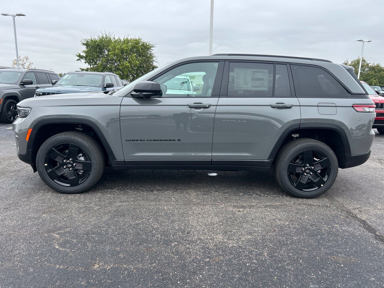 New 2027 Jeep Grand Cherokee Laredo X AWD/4WD image 6