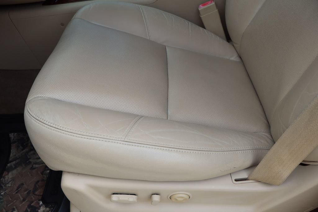 Used 2012 Chevrolet Avalanche LTZ RWD image 21