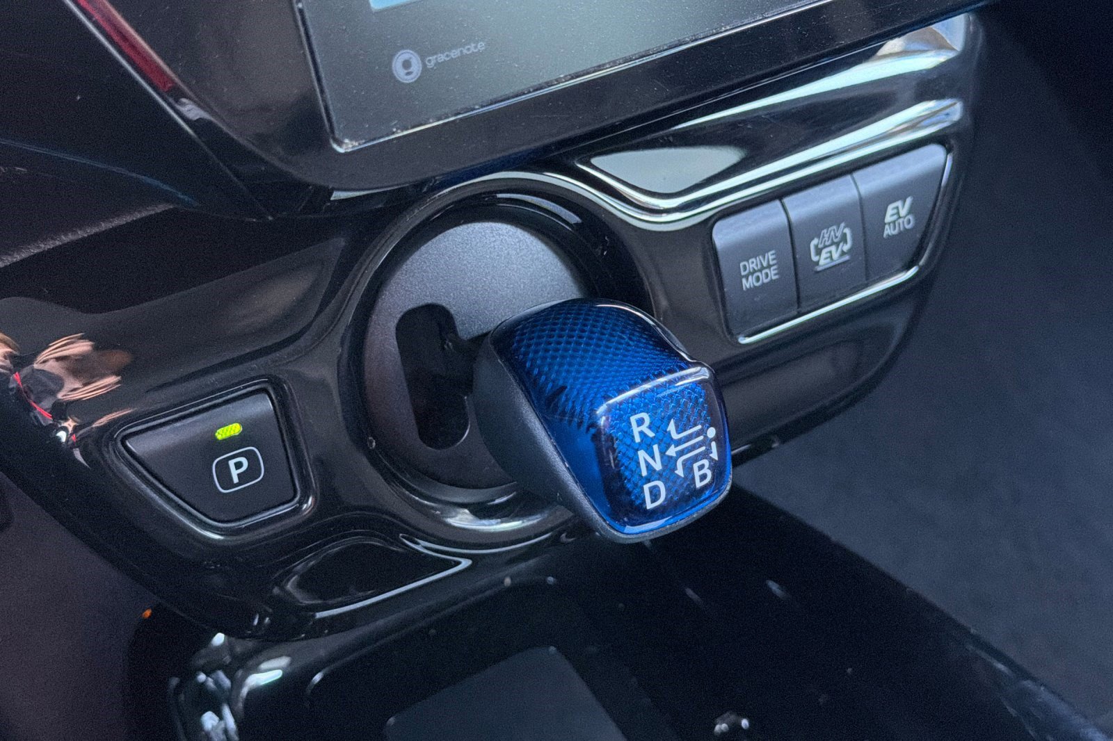 Used 2017 Toyota Prius Prime Premium image 29