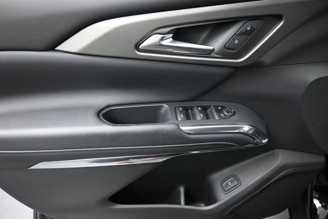 Used 2026 Chevrolet Traverse LT w/ Midnight/Sport Edition FWD image 13