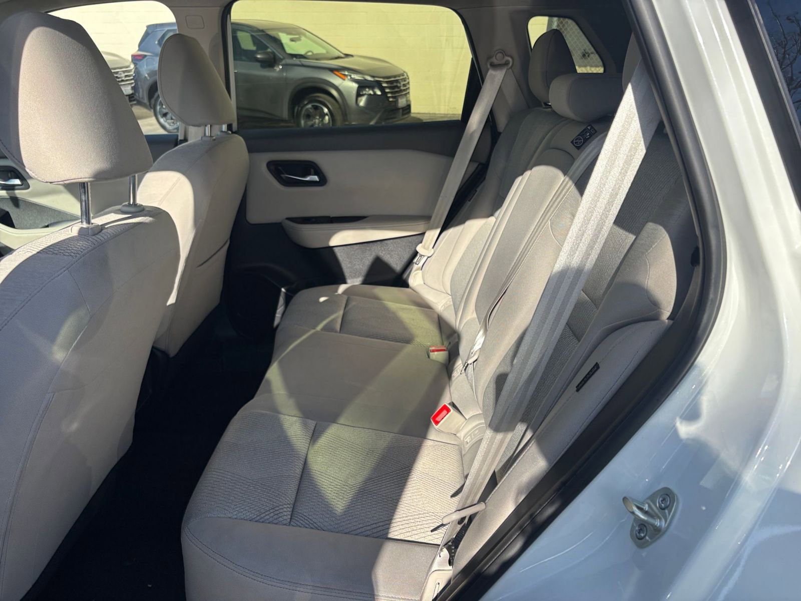 Used 2025 Nissan Rogue SV FWD image 28