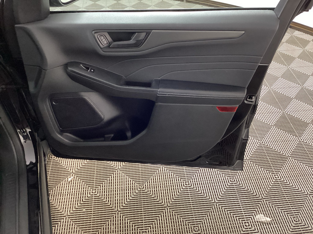 Used 2023 Ford Escape Active AWD/4WD image 9