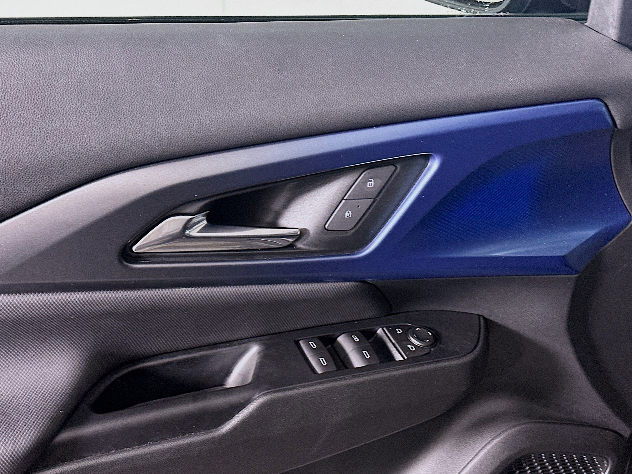 Used 2025 Chevrolet Equinox EV LT w/ Convenience Package image 15