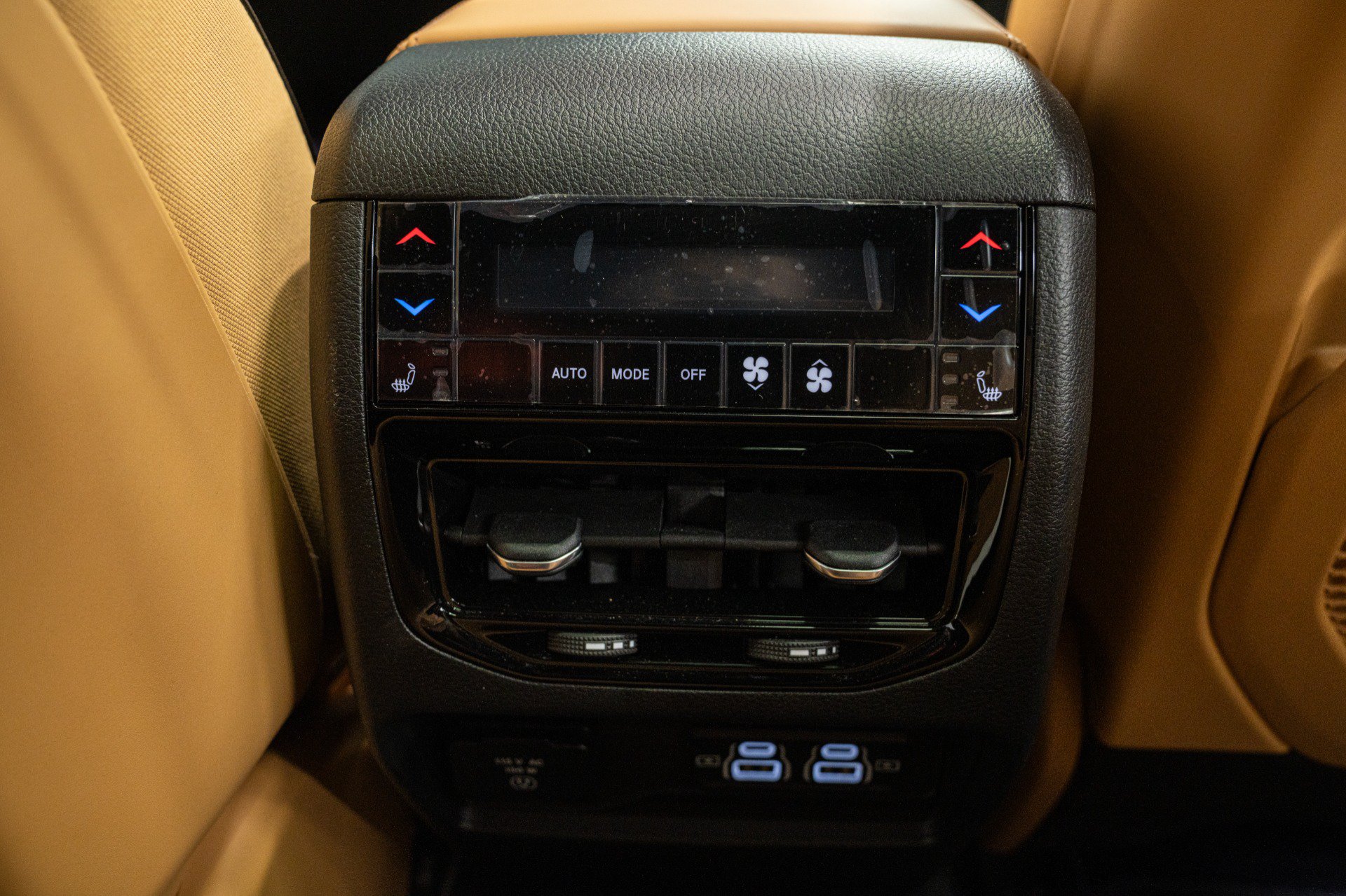 Used 2023 Jeep Grand Cherokee Summit AWD/4WD image 33