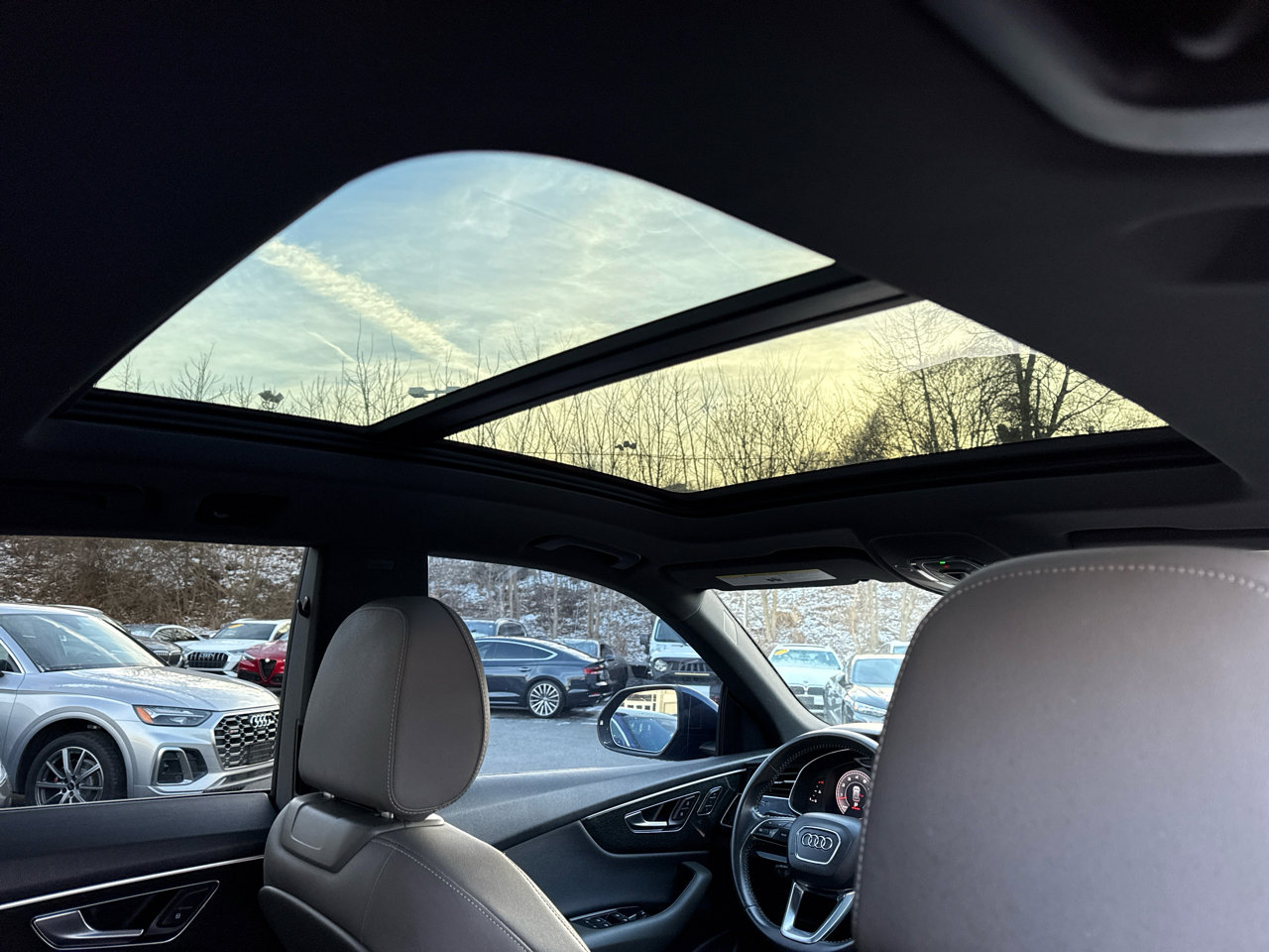 Used 2019 Audi Q8 Premium Plus w/ Premium Plus image 27