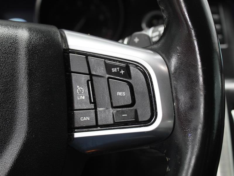 Used 2018 Land Rover Discovery Sport SE image 13
