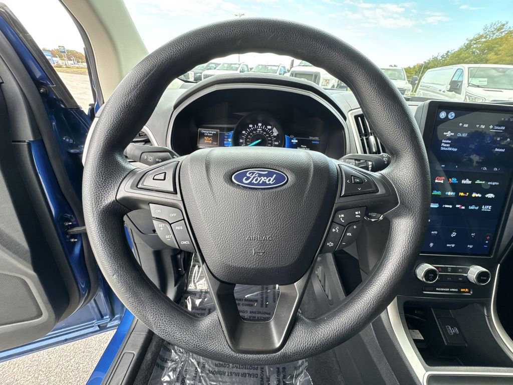 Used 2022 Ford Edge SE w/ Black Appearance Package image 11
