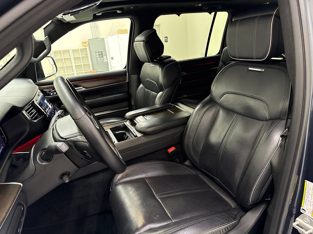 Used 2023 Jeep Grand Wagoneer L Series II AWD/4WD image 18