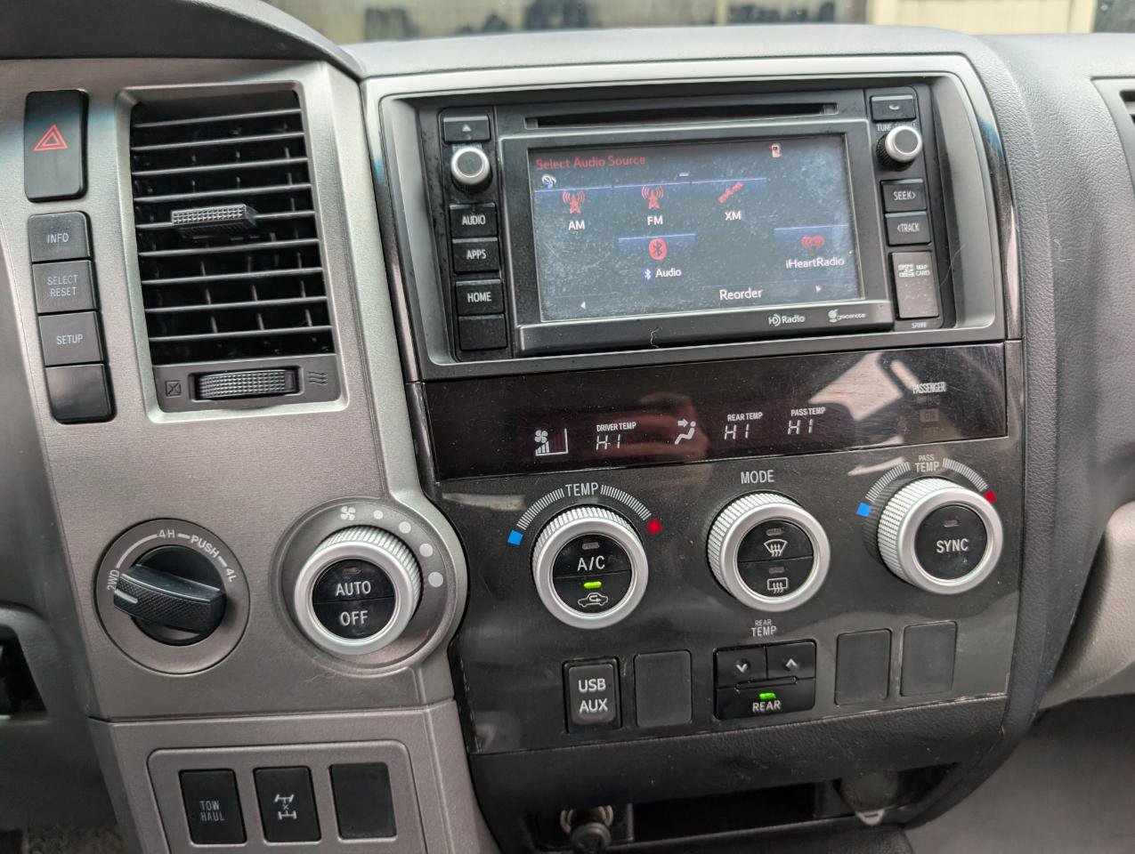 Used 2015 Toyota Sequoia SR5 AWD/4WD image 15