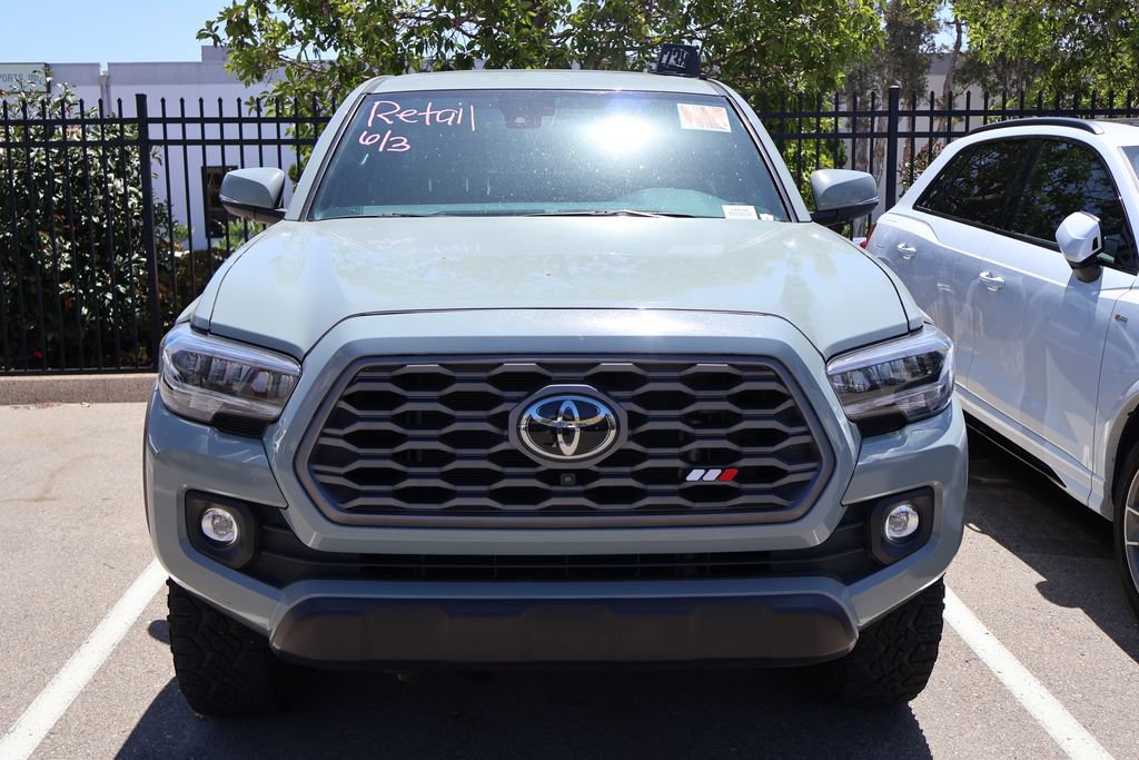 Used 2023 Toyota Tacoma TRD Off-Road w/ TRD Premium Off Road Package AWD/4WD image 3