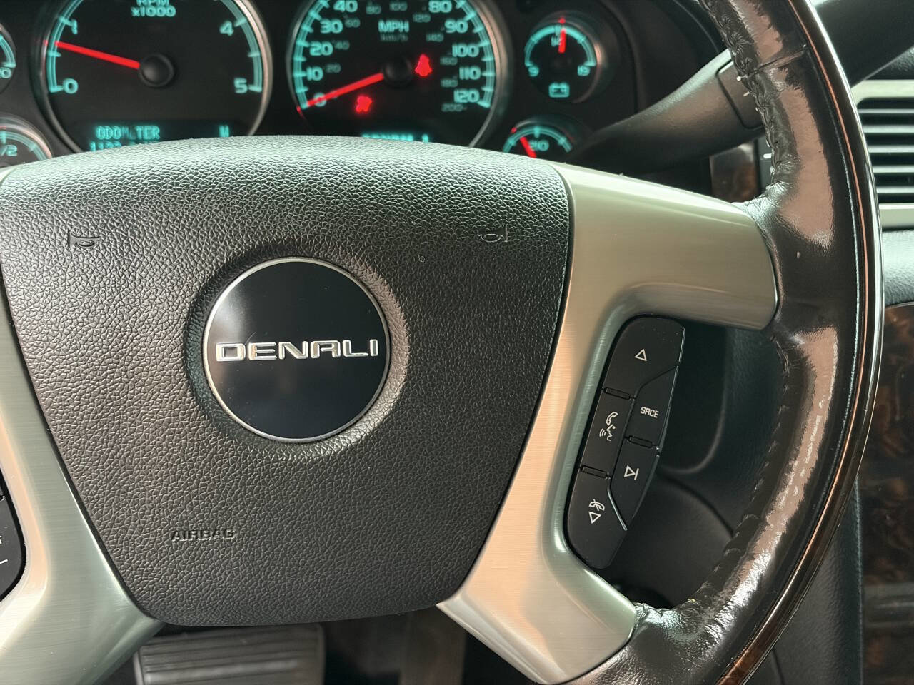 Used 2011 GMC Sierra 2500 Denali w/ Suspension Package, Off-Road AWD/4WD image 33