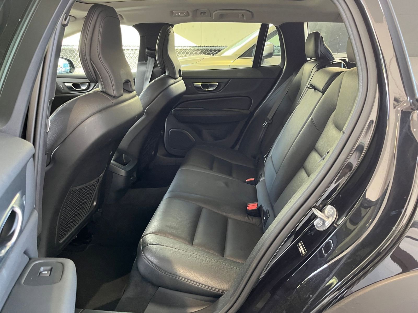 Used 2025 Volvo V60 B5 Cross Country Plus image 25