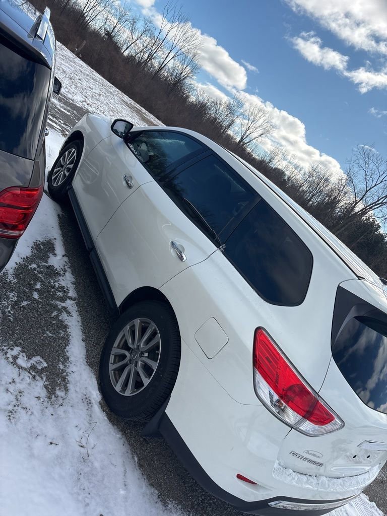 Used 2015 Nissan Pathfinder S image 6