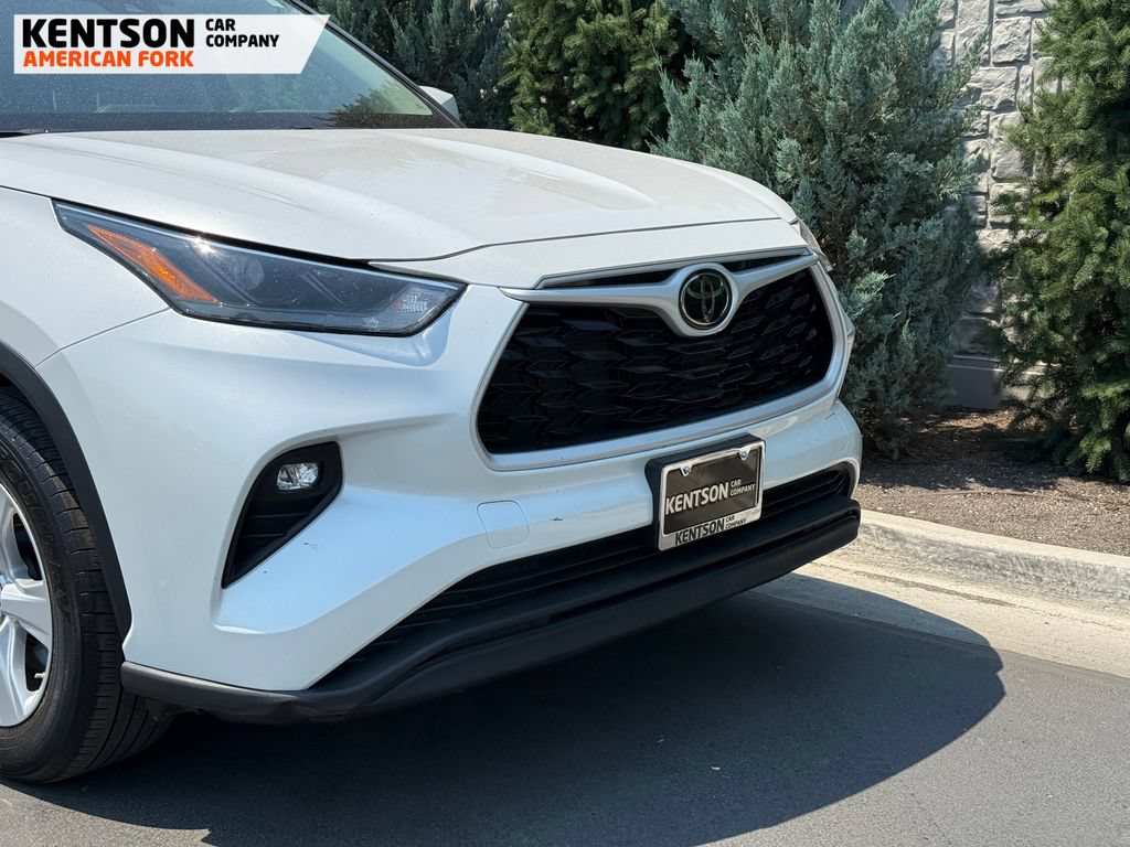 Used 2025 Toyota Highlander LE AWD/4WD image 12