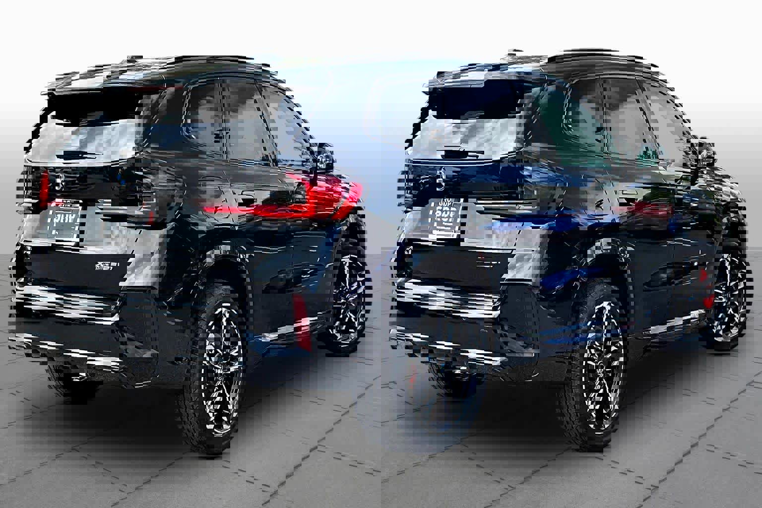 Certified 2025 BMW X1 xDrive28i w/ M Sport Package image 13