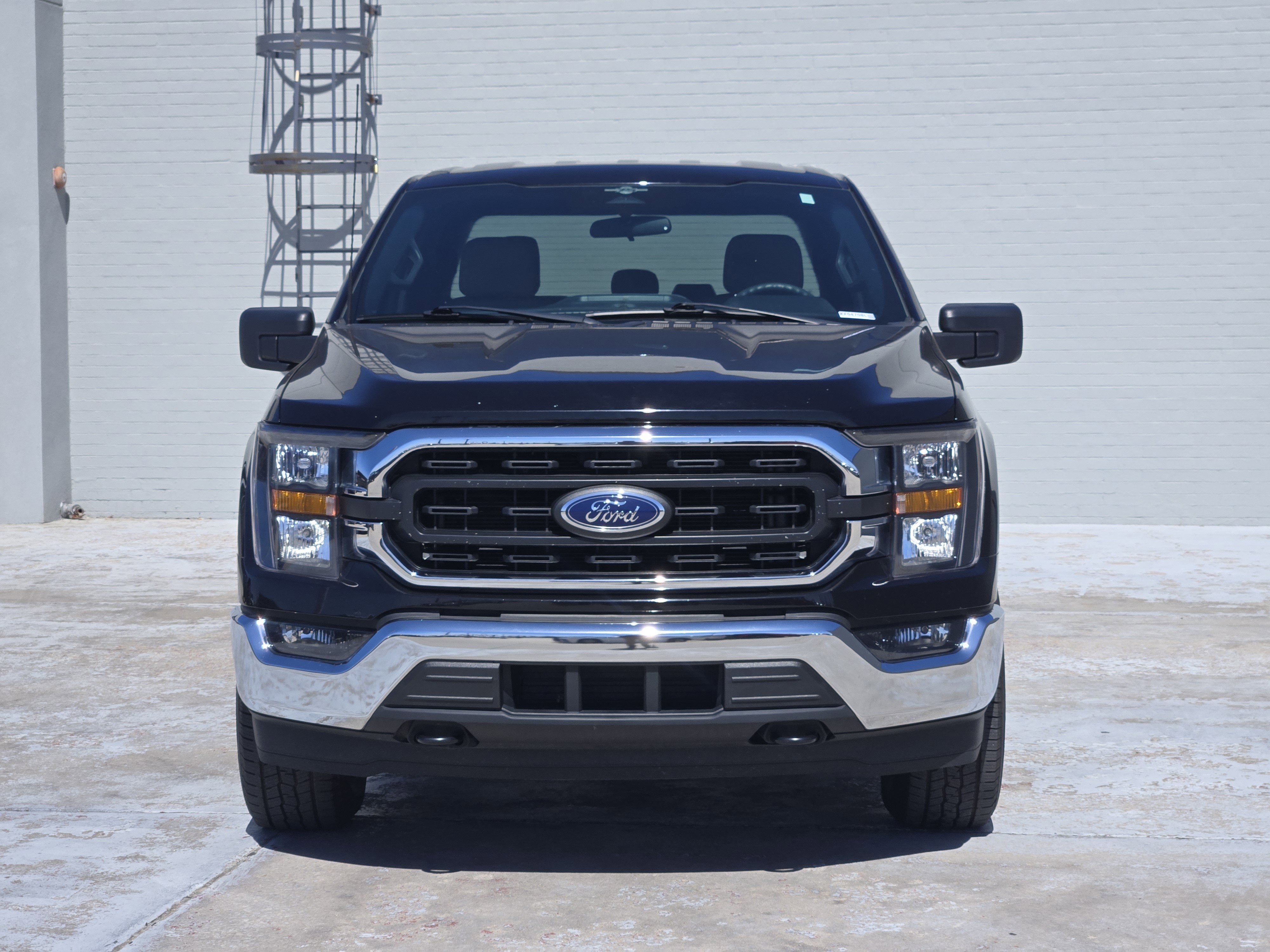 Used 2023 Ford F150 XLT image 3