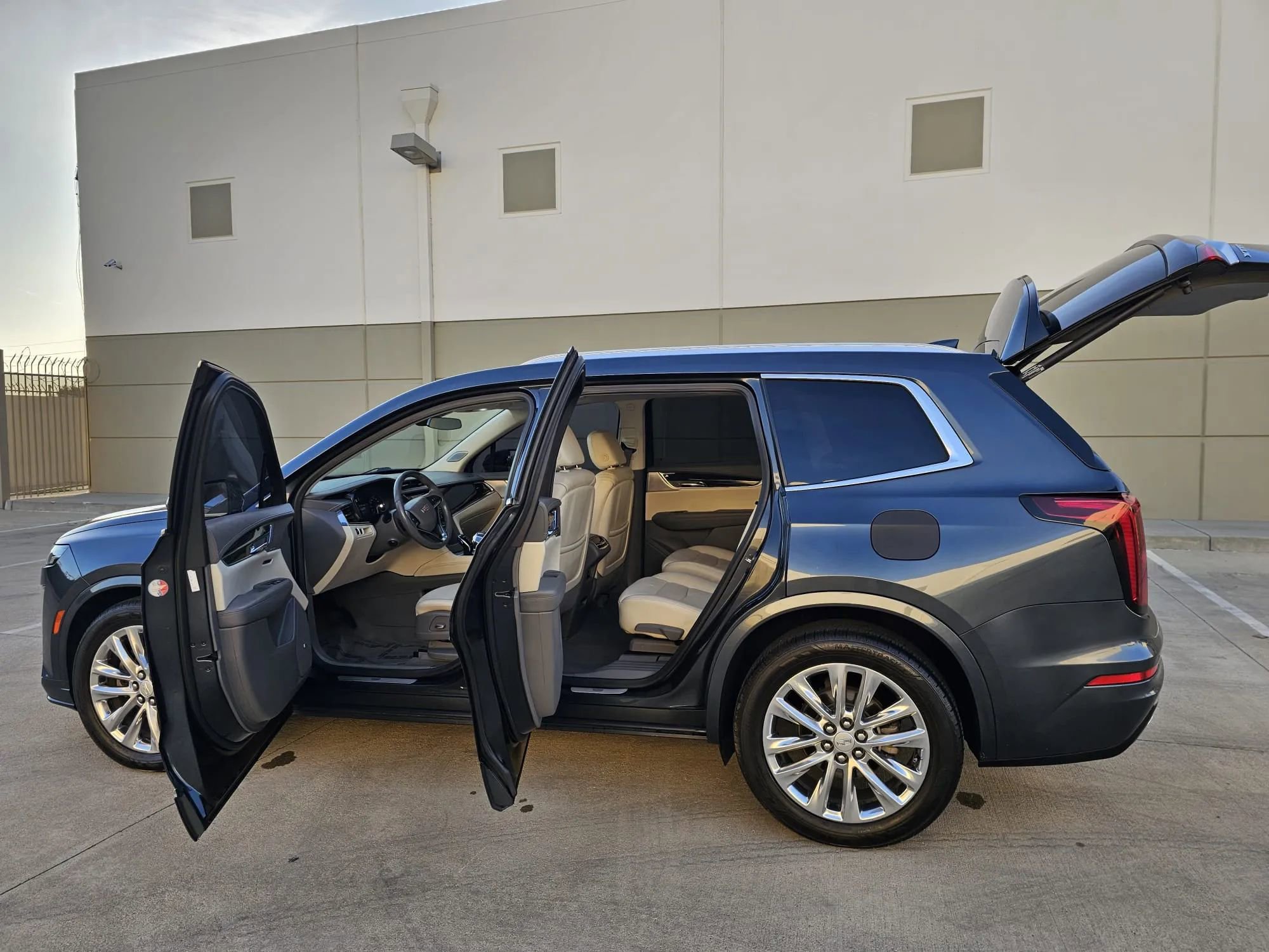 Used 2020 Cadillac XT6 Premium Luxury FWD image 18