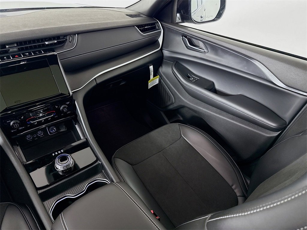 New 2025 Jeep Grand Cherokee Altitude image 25