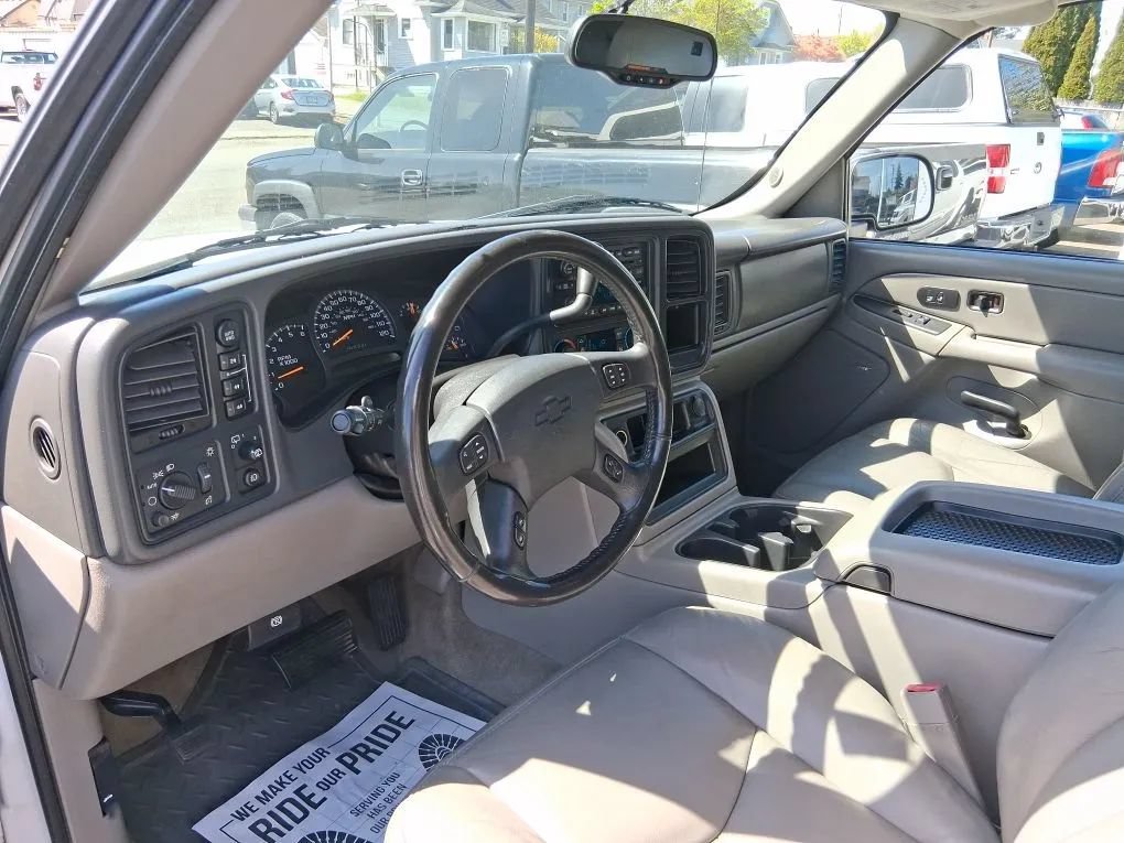 Used 2004 Chevrolet Tahoe LT w/ LT Preferred Equipment Group AWD/4WD image 11