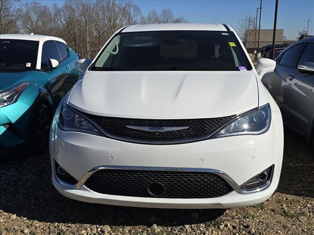 Used 2020 Chrysler Pacifica Touring w/ Advanced Safetytec Group image 2