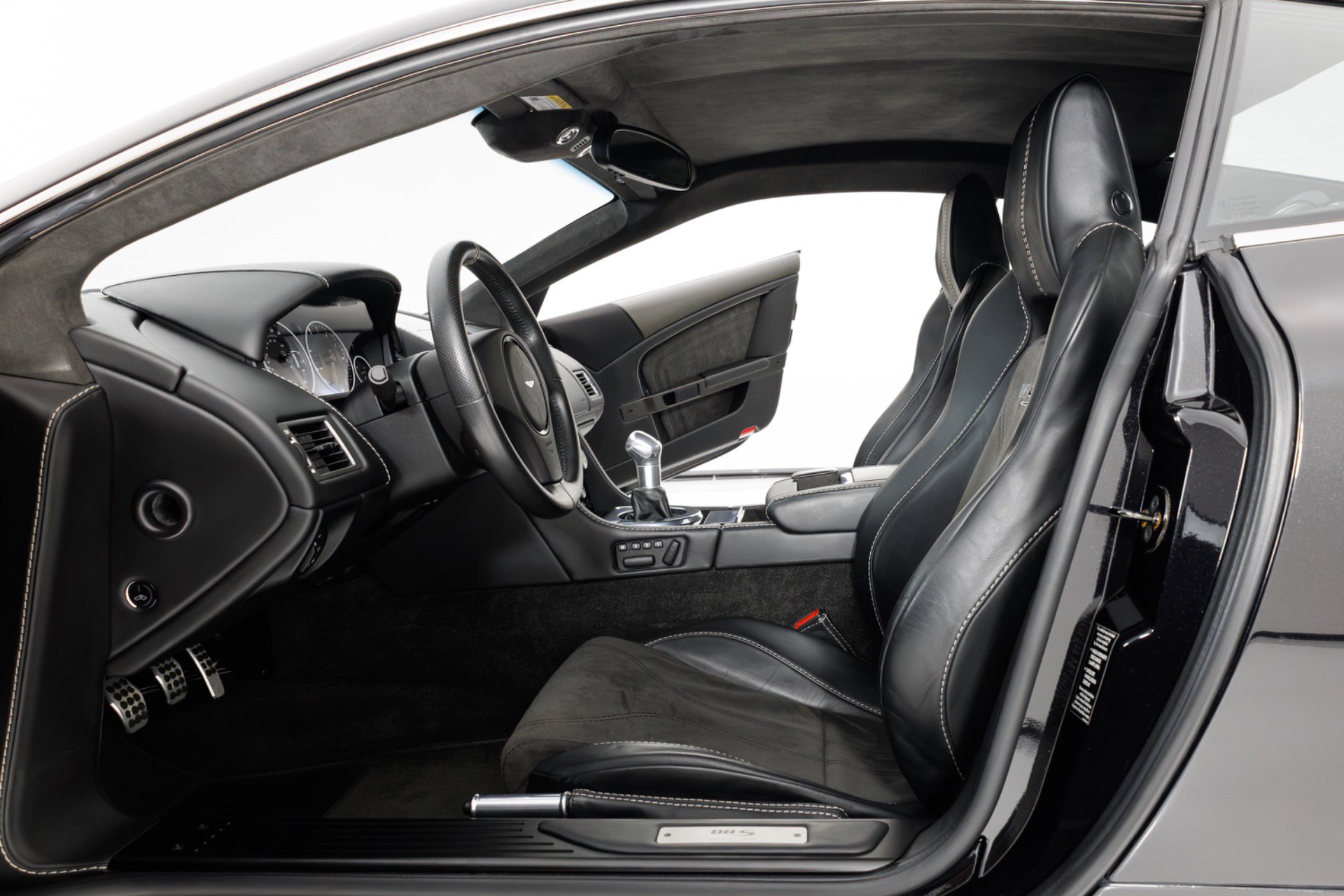 Used 2009 Aston Martin DBS Coupe RWD image 14