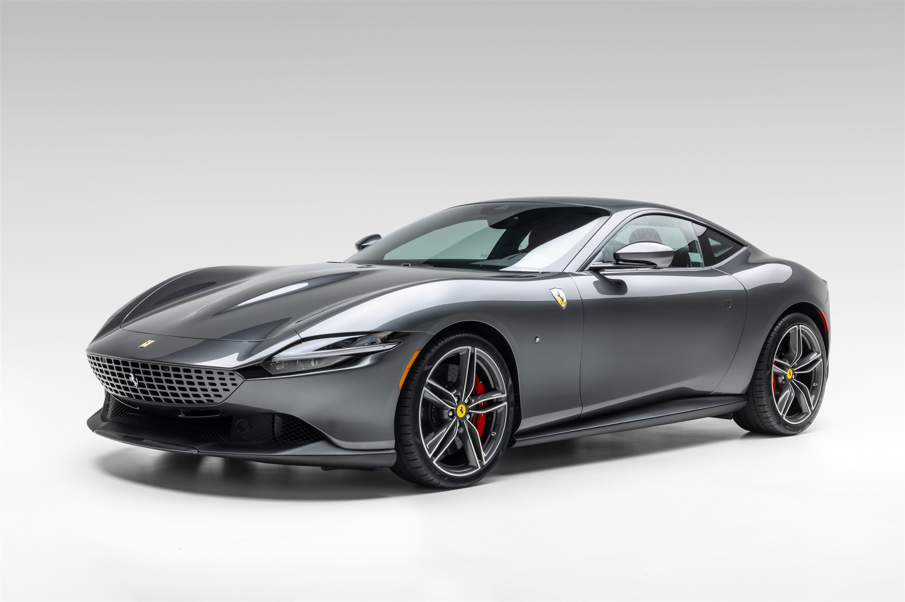 Used 2022 Ferrari Roma RWD image 2