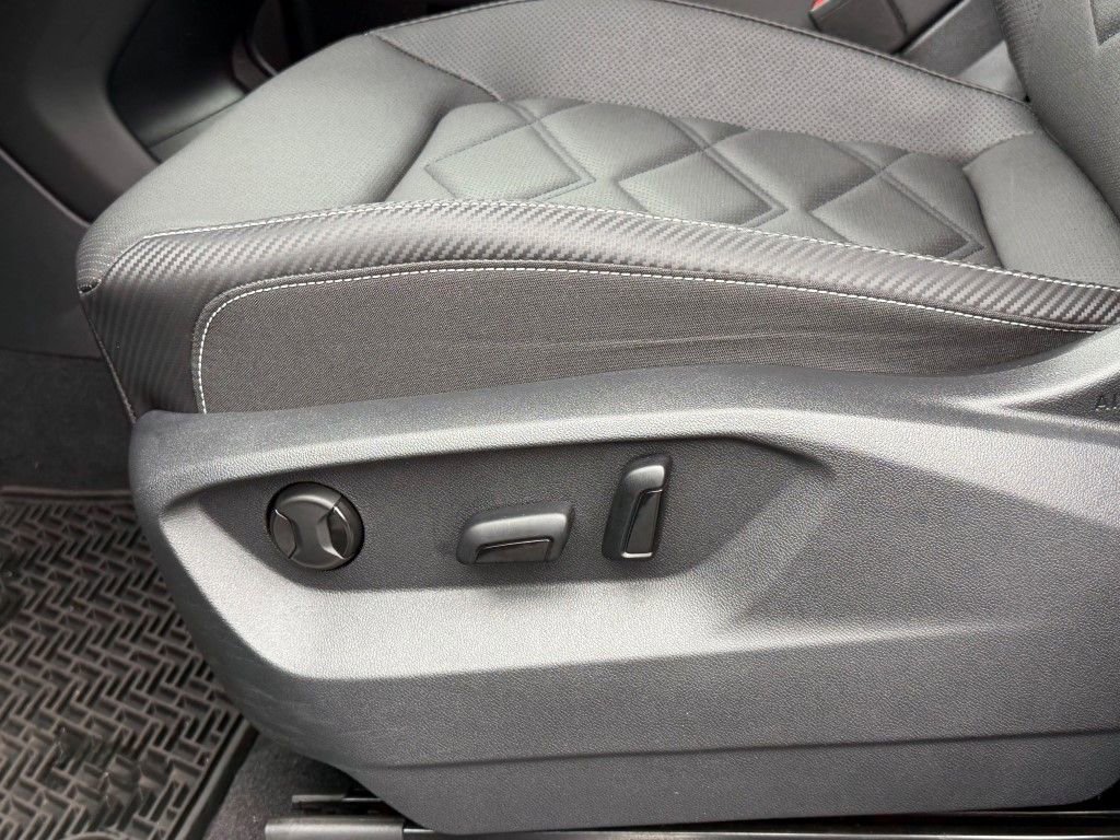 Used 2024 Volkswagen Atlas Cross Sport SE image 24