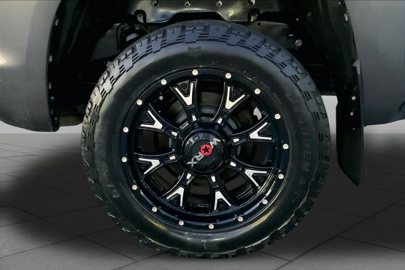 Used 2015 Toyota Tundra Platinum RWD image 9