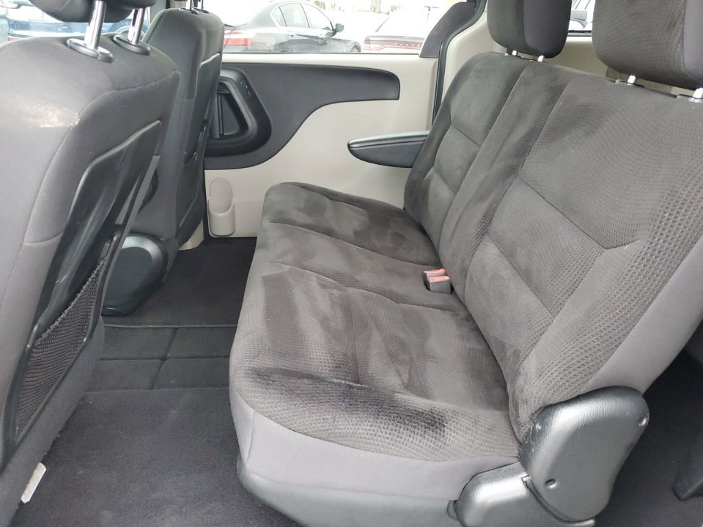 Used 2018 Dodge Grand Caravan SE w/ UConnect Hands-Free Group image 25