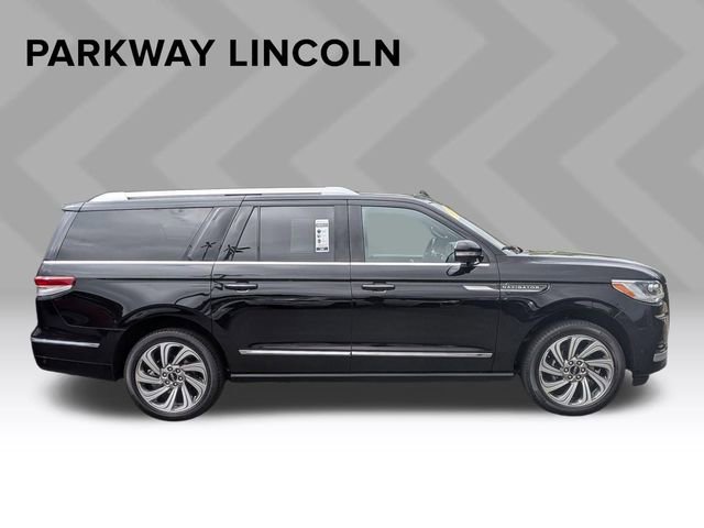 Certified 2023 Lincoln Navigator L Reserve AWD/4WD image 4