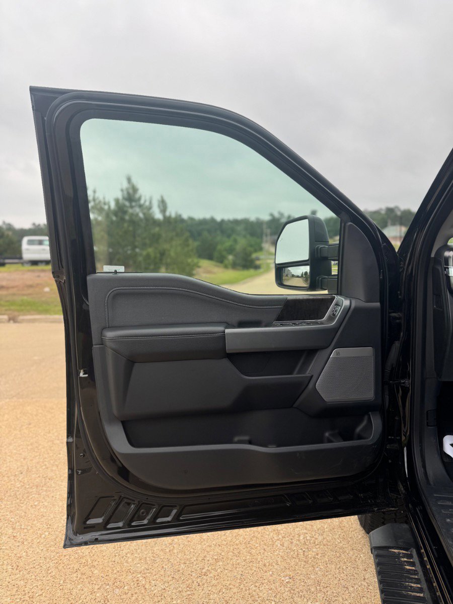 New 2023 Ford F250 Lariat w/ Lariat Ultimate Package image 28