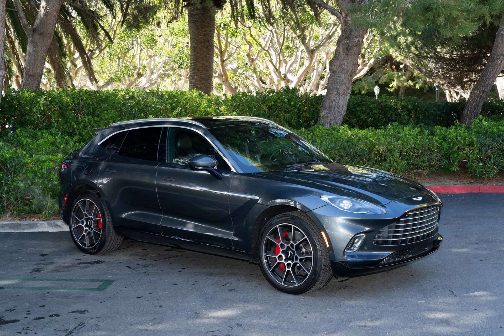 Used 2021 Aston Martin DBX image 1