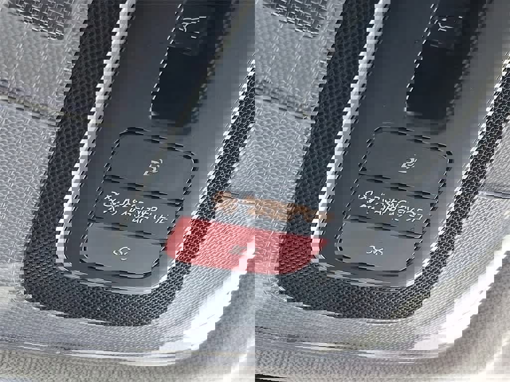 Used 2025 Hyundai Elantra Limited image 25