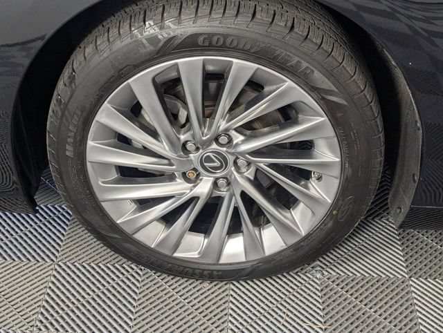 Used 2022 Lexus ES 300h Ultra Luxury w/ Protection Package (P3) FWD image 8